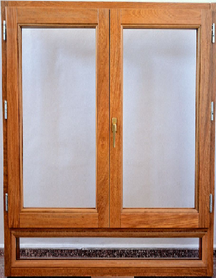 Ventana europea de iroko dos hojas y fijo inferior sin contraventana