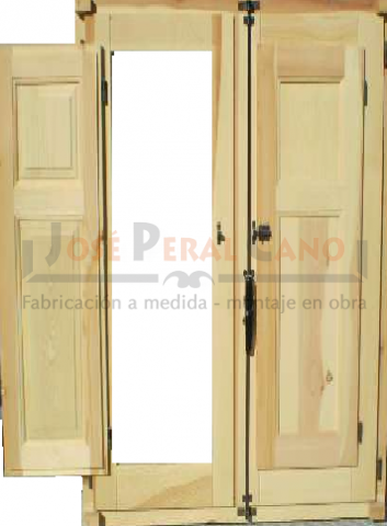 Ventana barata tradicional de pino con contraventana