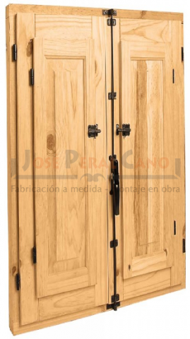 Ventana barata tradicional de pino con contraventana un tablero